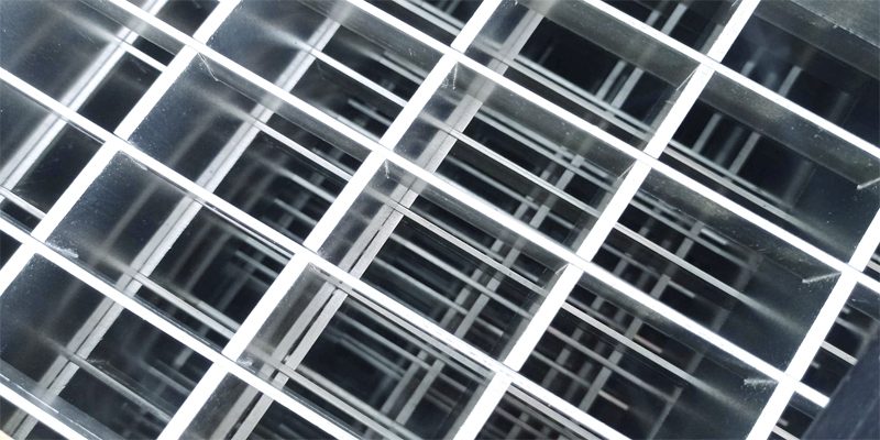 pressovannuy-nastil-iz-aluminiya Прессованный алюминиевый настил